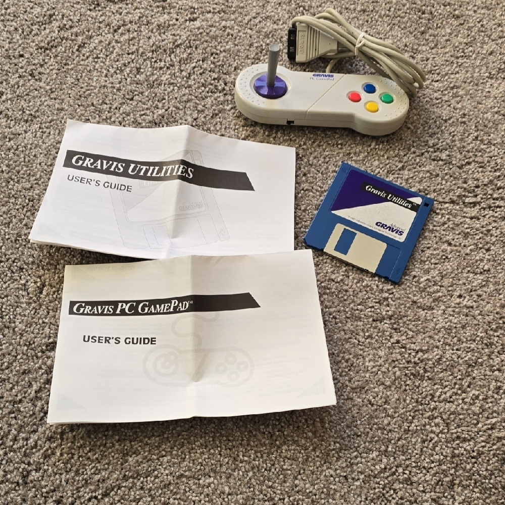 Gravis PC GamePad With Disc And User Guide Vintage In Great Condition
